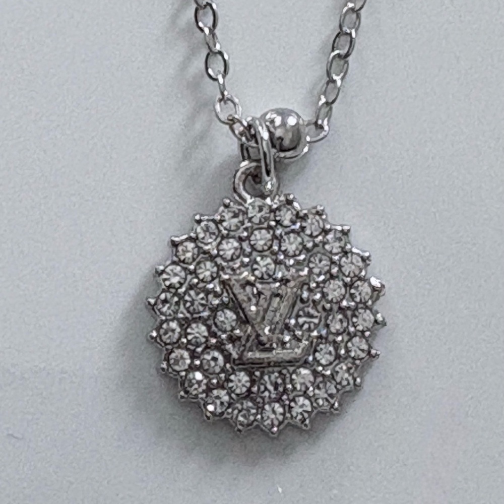 NWOT  HANDMADE Silver necklace